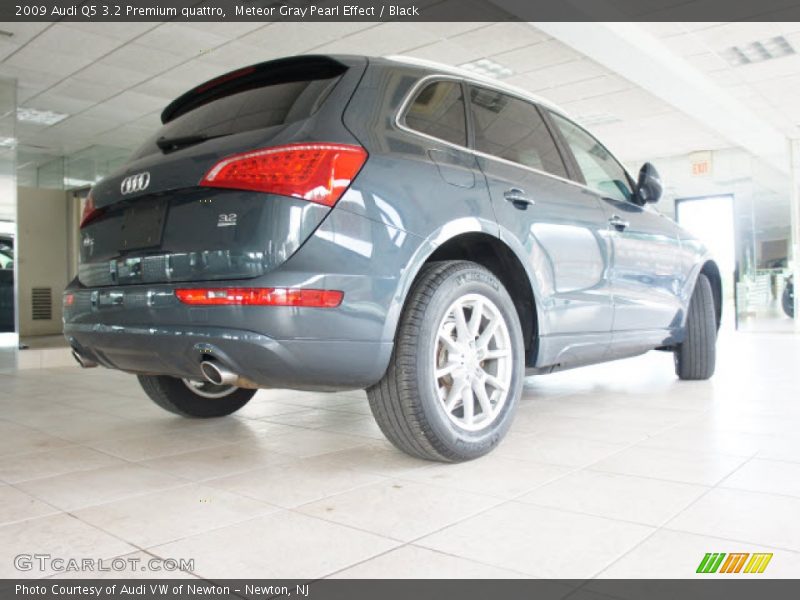 Meteor Gray Pearl Effect / Black 2009 Audi Q5 3.2 Premium quattro