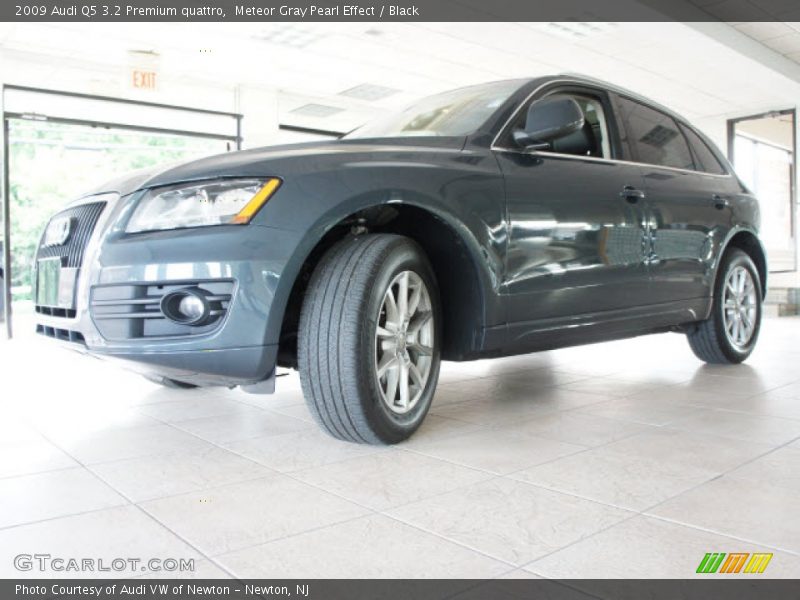 Meteor Gray Pearl Effect / Black 2009 Audi Q5 3.2 Premium quattro