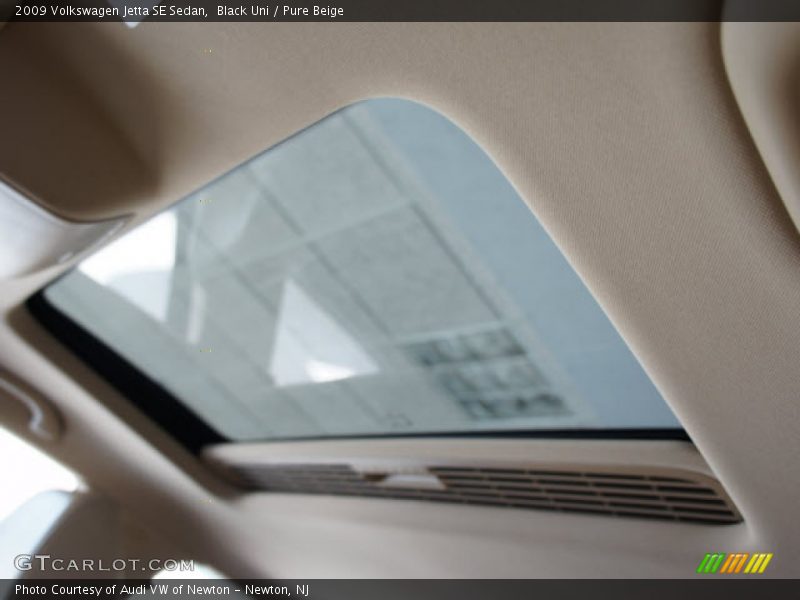 Black Uni / Pure Beige 2009 Volkswagen Jetta SE Sedan