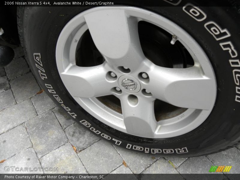 Avalanche White / Desert/Graphite 2006 Nissan Xterra S 4x4