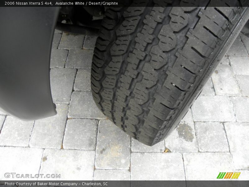 Avalanche White / Desert/Graphite 2006 Nissan Xterra S 4x4