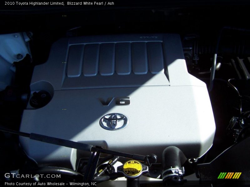Blizzard White Pearl / Ash 2010 Toyota Highlander Limited