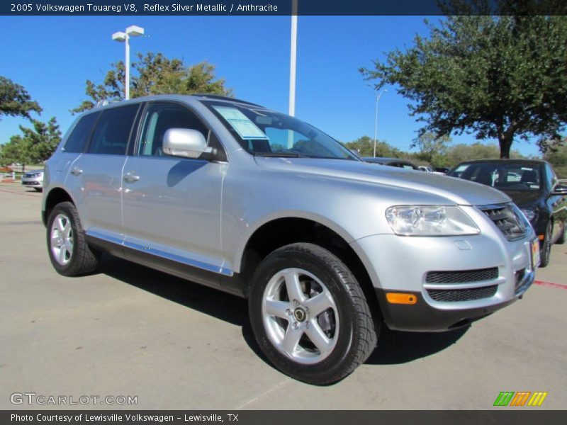 Front 3/4 View of 2005 Touareg V8