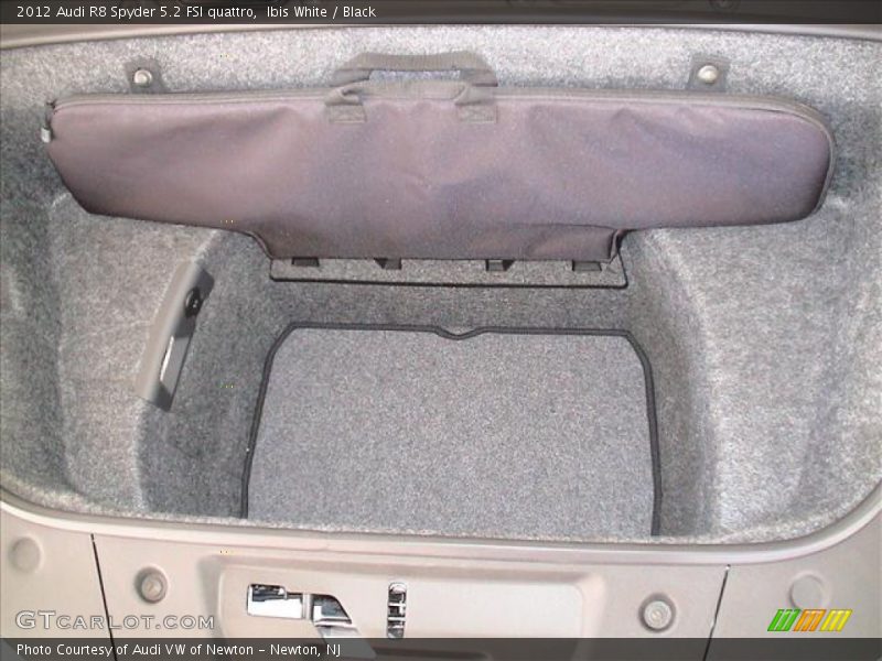  2012 R8 Spyder 5.2 FSI quattro Trunk