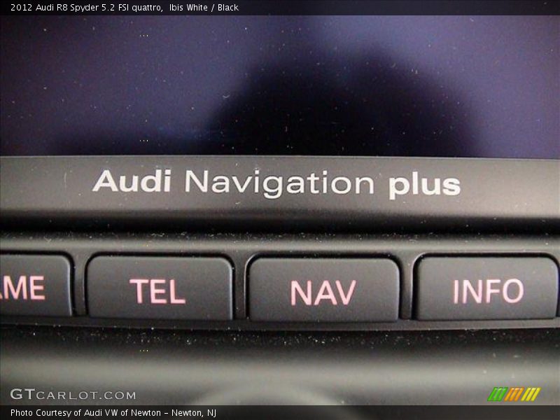 Controls of 2012 R8 Spyder 5.2 FSI quattro