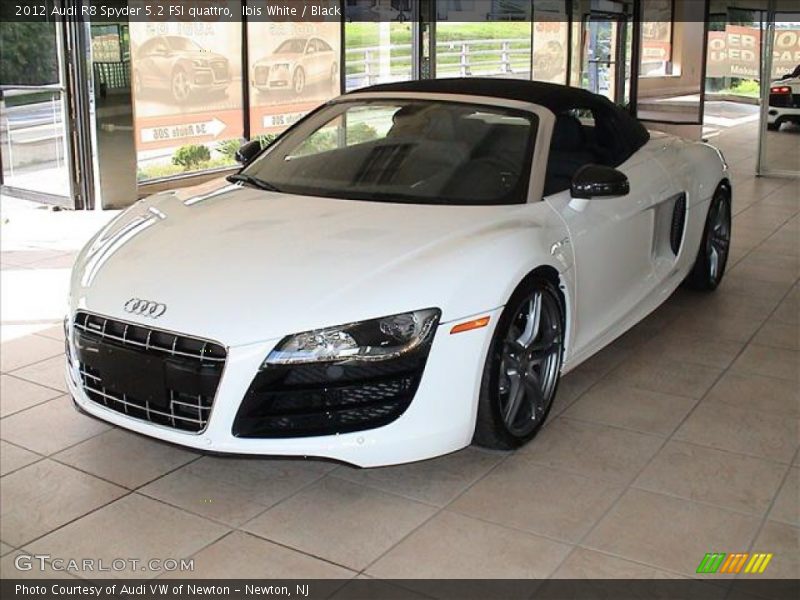 Front 3/4 View of 2012 R8 Spyder 5.2 FSI quattro