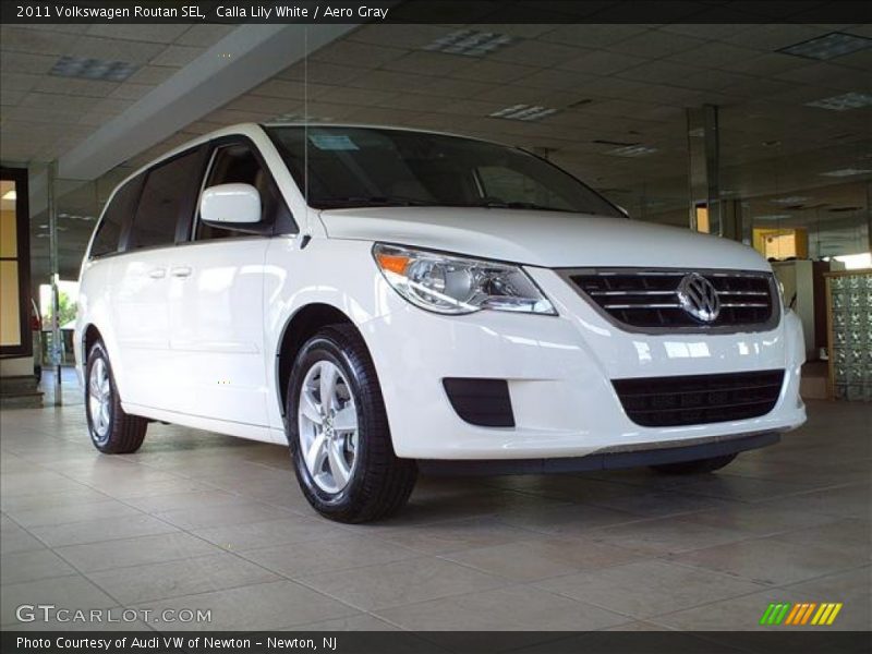 Calla Lily White / Aero Gray 2011 Volkswagen Routan SEL