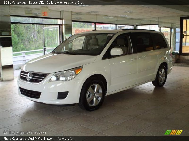 Calla Lily White / Aero Gray 2011 Volkswagen Routan SEL