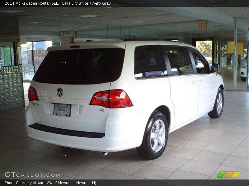 Calla Lily White / Aero Gray 2011 Volkswagen Routan SEL