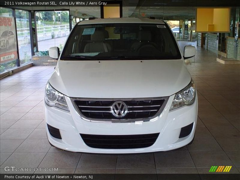 Calla Lily White / Aero Gray 2011 Volkswagen Routan SEL