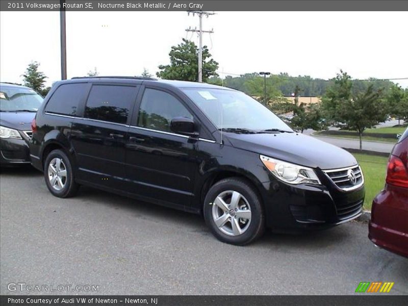Nocturne Black Metallic / Aero Gray 2011 Volkswagen Routan SE