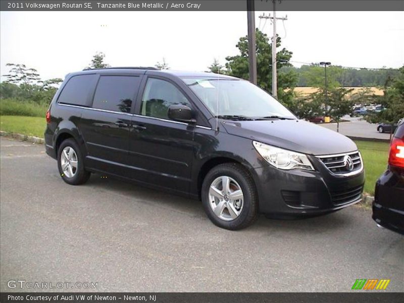Tanzanite Blue Metallic / Aero Gray 2011 Volkswagen Routan SE