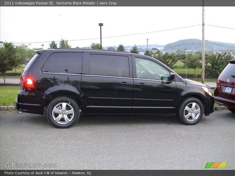 Nocturne Black Metallic / Aero Gray 2011 Volkswagen Routan SE