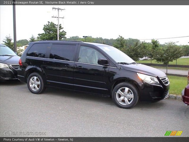 Nocturne Black Metallic / Aero Gray 2011 Volkswagen Routan SE