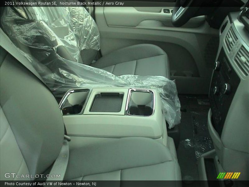 Nocturne Black Metallic / Aero Gray 2011 Volkswagen Routan SE