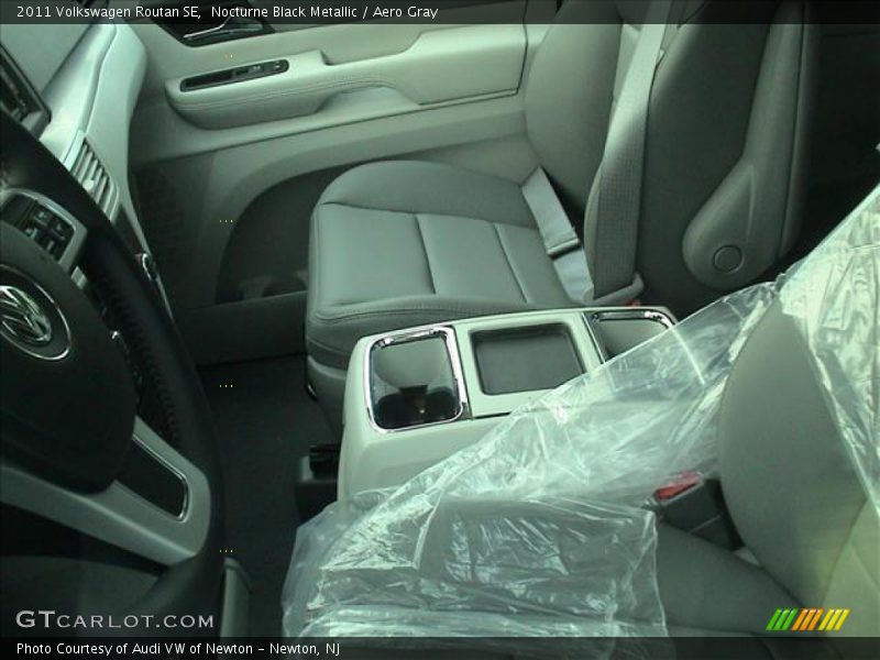Nocturne Black Metallic / Aero Gray 2011 Volkswagen Routan SE