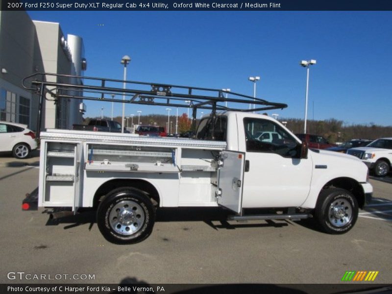 Oxford White Clearcoat / Medium Flint 2007 Ford F250 Super Duty XLT Regular Cab 4x4 Utility