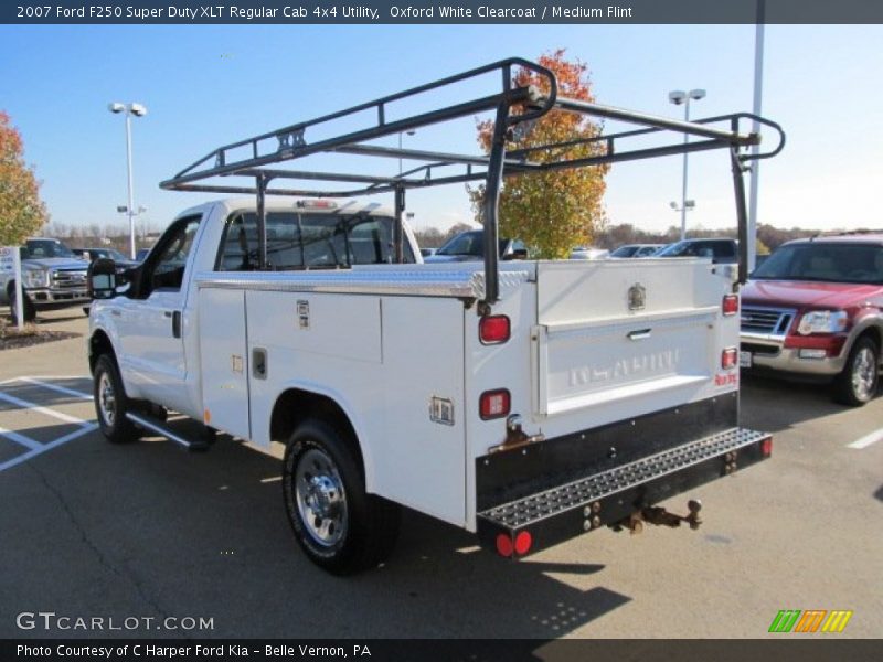 Oxford White Clearcoat / Medium Flint 2007 Ford F250 Super Duty XLT Regular Cab 4x4 Utility
