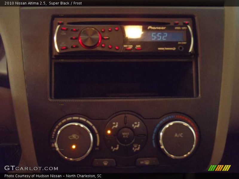 Super Black / Frost 2010 Nissan Altima 2.5