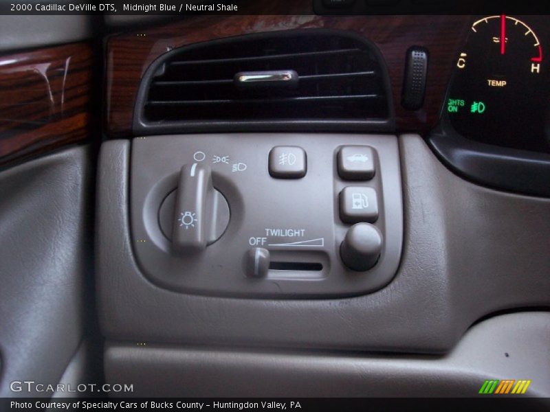 Controls of 2000 DeVille DTS