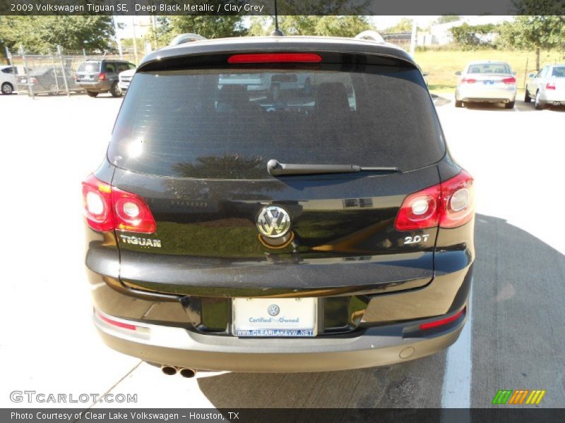 Deep Black Metallic / Clay Grey 2009 Volkswagen Tiguan SE