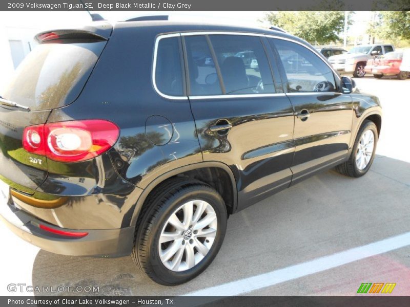 Deep Black Metallic / Clay Grey 2009 Volkswagen Tiguan SE