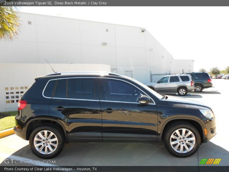 Deep Black Metallic / Clay Grey 2009 Volkswagen Tiguan SE