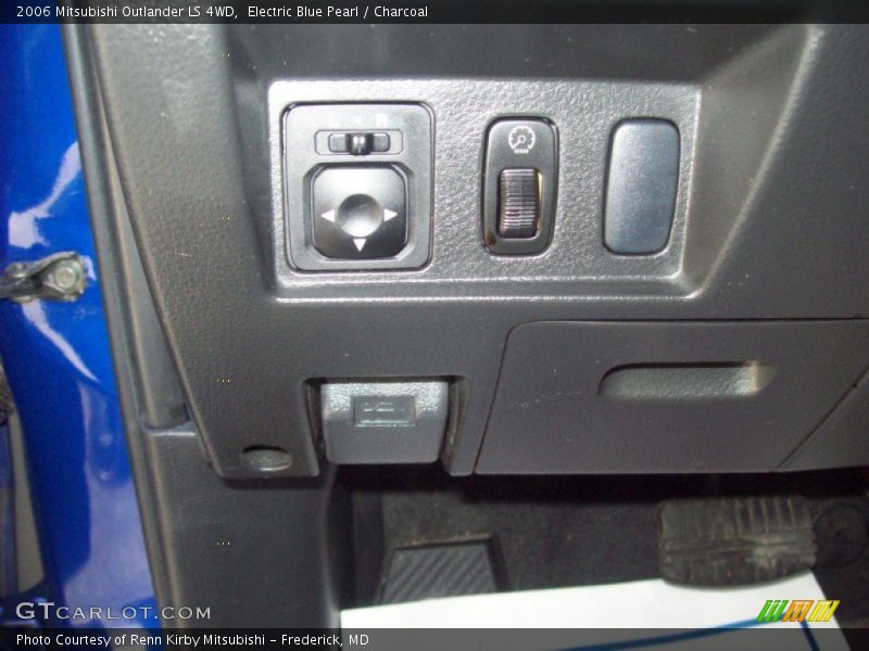 Electric Blue Pearl / Charcoal 2006 Mitsubishi Outlander LS 4WD