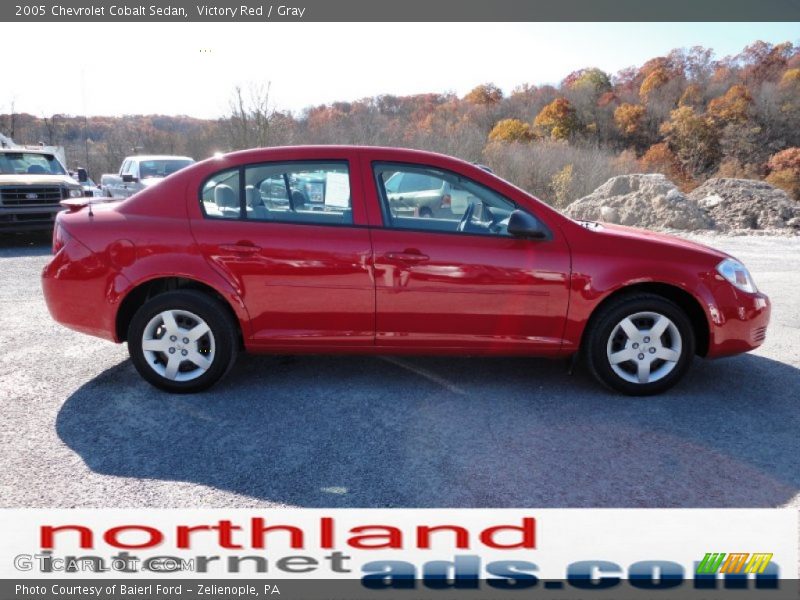 Victory Red / Gray 2005 Chevrolet Cobalt Sedan