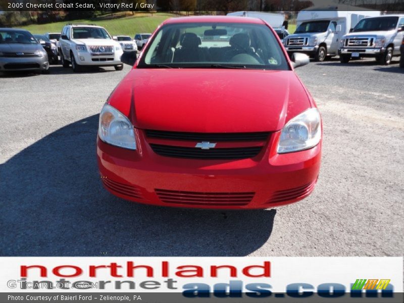 Victory Red / Gray 2005 Chevrolet Cobalt Sedan
