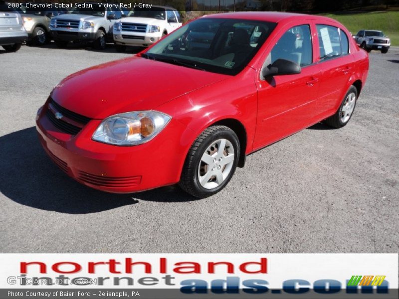 Victory Red / Gray 2005 Chevrolet Cobalt Sedan