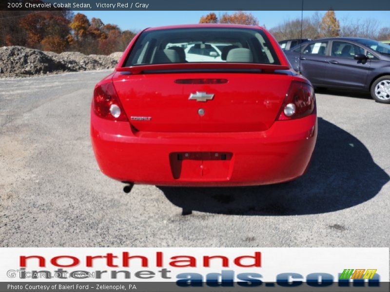 Victory Red / Gray 2005 Chevrolet Cobalt Sedan