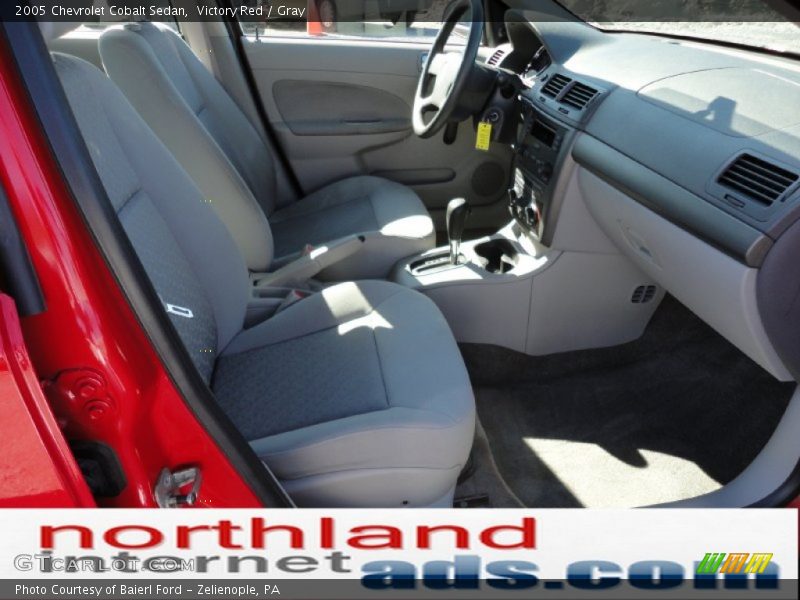 Victory Red / Gray 2005 Chevrolet Cobalt Sedan