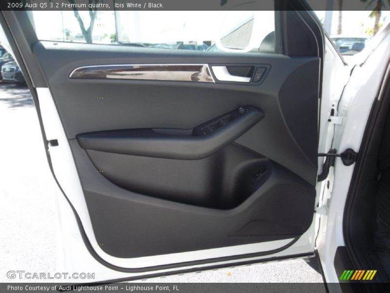 Ibis White / Black 2009 Audi Q5 3.2 Premium quattro
