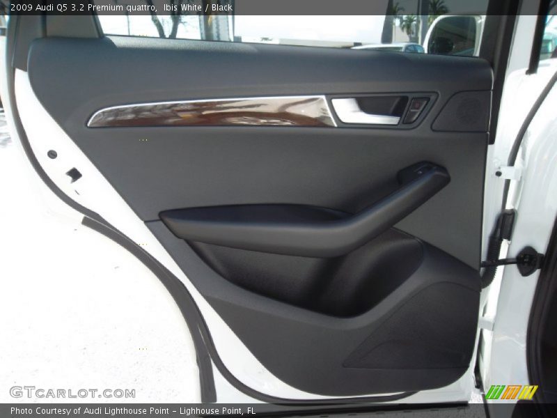 Ibis White / Black 2009 Audi Q5 3.2 Premium quattro