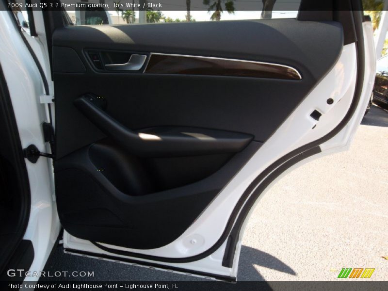Ibis White / Black 2009 Audi Q5 3.2 Premium quattro