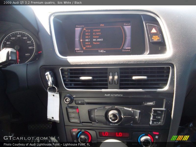 Ibis White / Black 2009 Audi Q5 3.2 Premium quattro