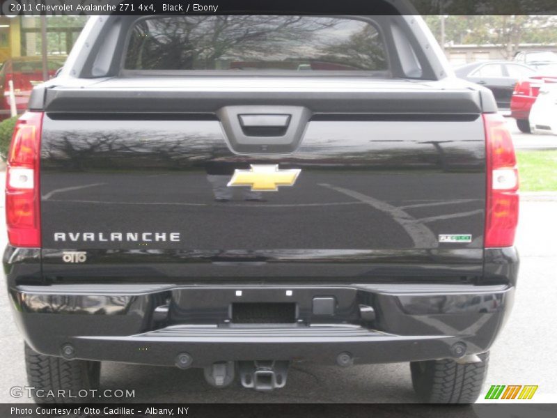 Black / Ebony 2011 Chevrolet Avalanche Z71 4x4