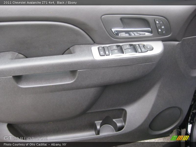 Black / Ebony 2011 Chevrolet Avalanche Z71 4x4