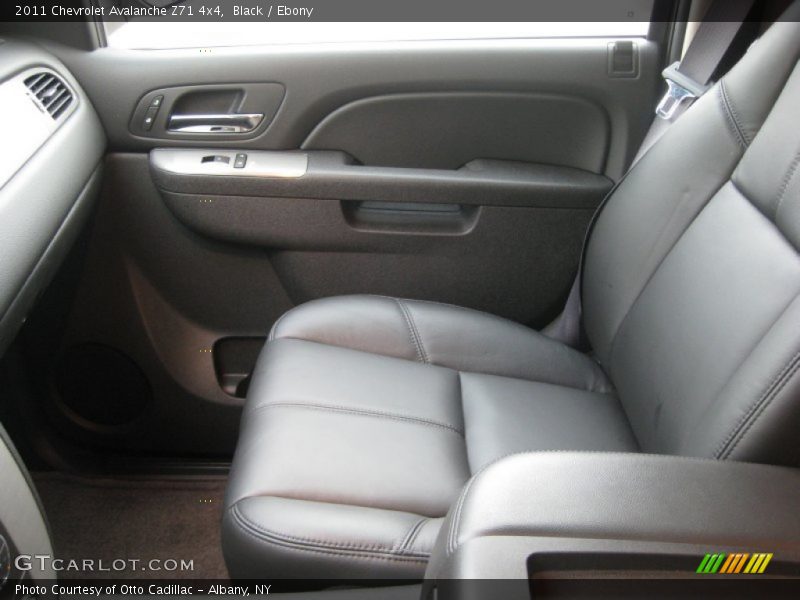 Black / Ebony 2011 Chevrolet Avalanche Z71 4x4