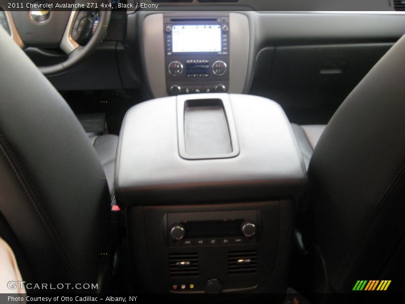 Black / Ebony 2011 Chevrolet Avalanche Z71 4x4