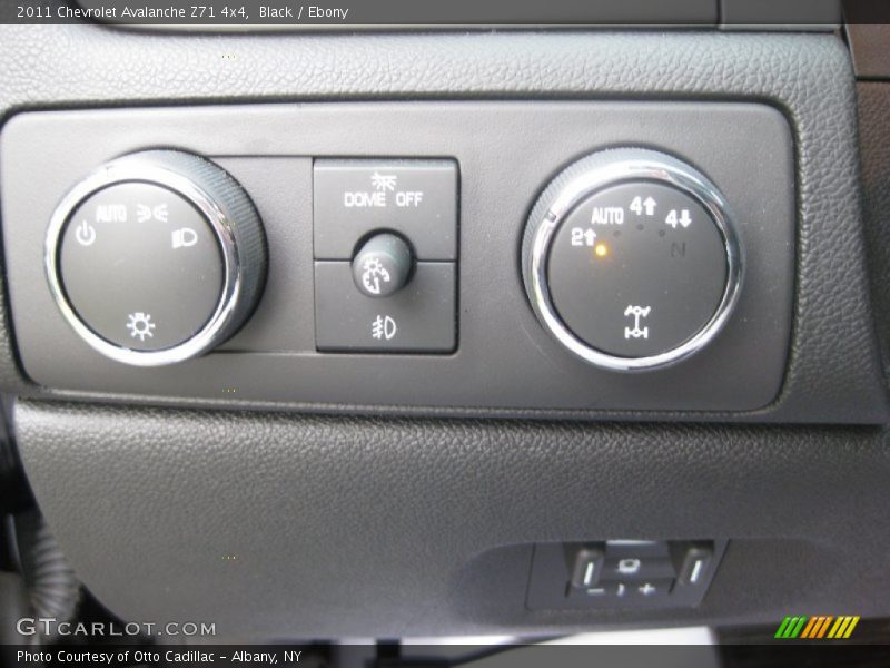 Black / Ebony 2011 Chevrolet Avalanche Z71 4x4