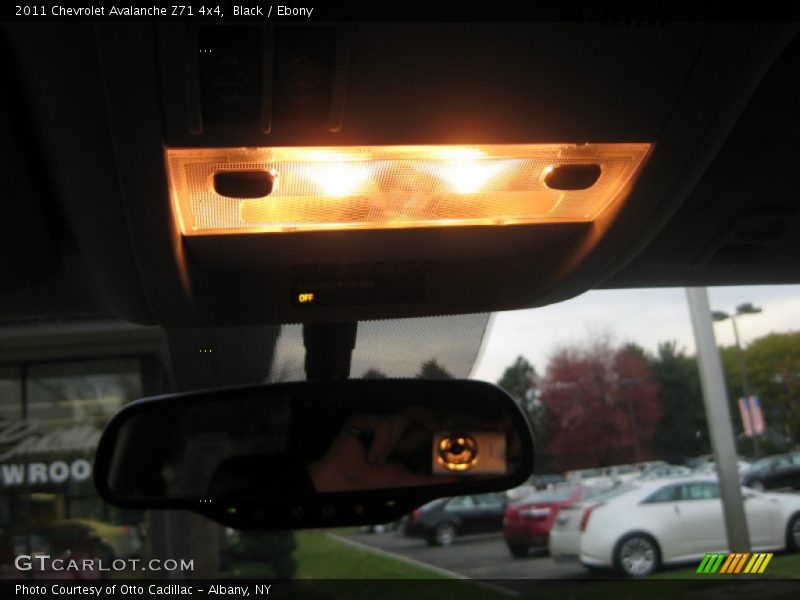 Black / Ebony 2011 Chevrolet Avalanche Z71 4x4