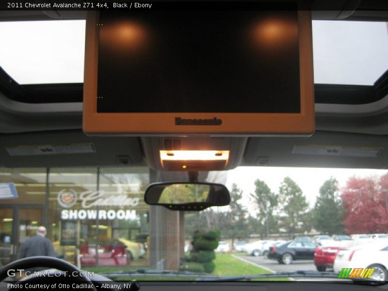 Black / Ebony 2011 Chevrolet Avalanche Z71 4x4