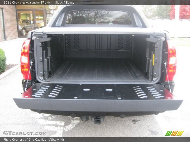 Black / Ebony 2011 Chevrolet Avalanche Z71 4x4