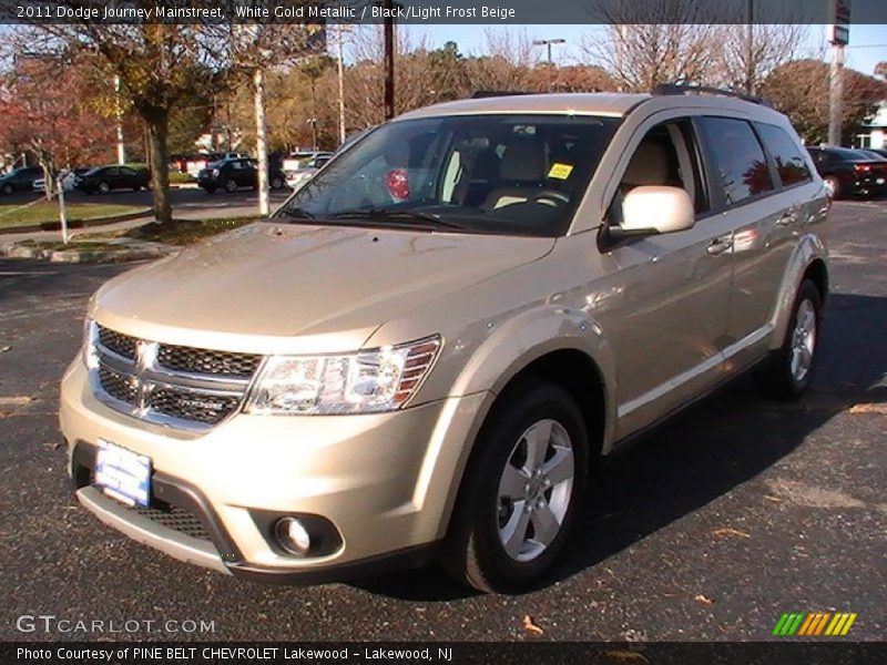 White Gold Metallic / Black/Light Frost Beige 2011 Dodge Journey Mainstreet
