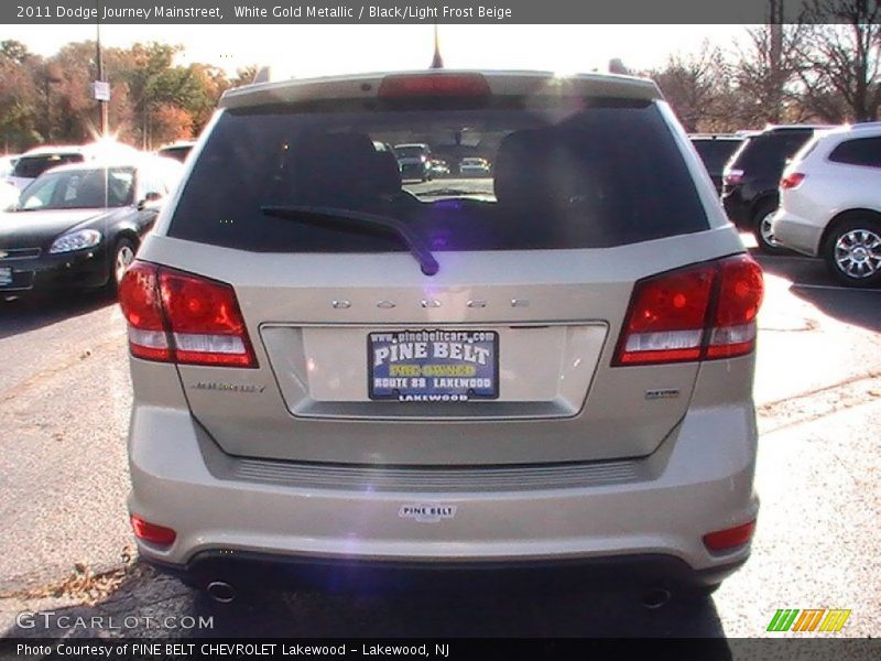 White Gold Metallic / Black/Light Frost Beige 2011 Dodge Journey Mainstreet