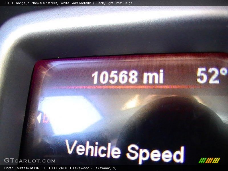 White Gold Metallic / Black/Light Frost Beige 2011 Dodge Journey Mainstreet