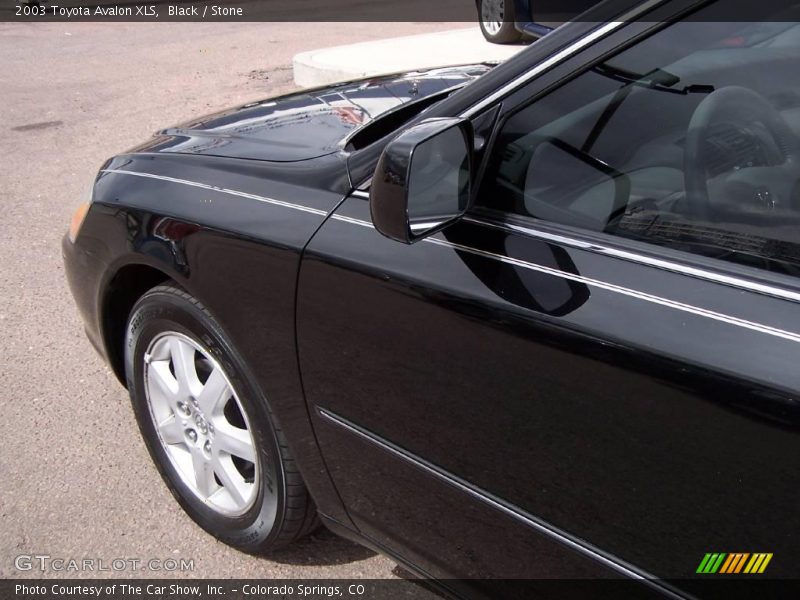 Black / Stone 2003 Toyota Avalon XLS