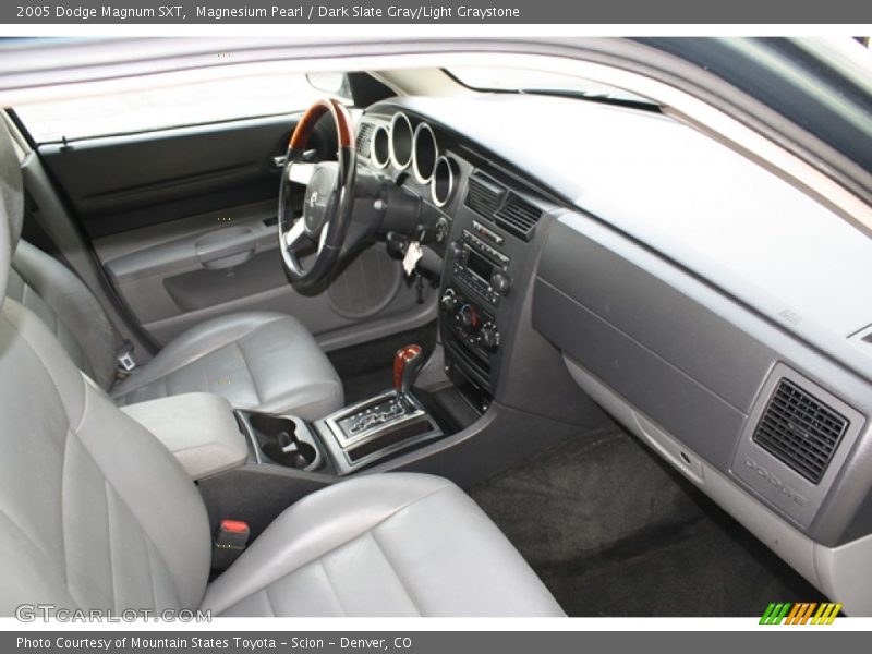 Magnesium Pearl / Dark Slate Gray/Light Graystone 2005 Dodge Magnum SXT